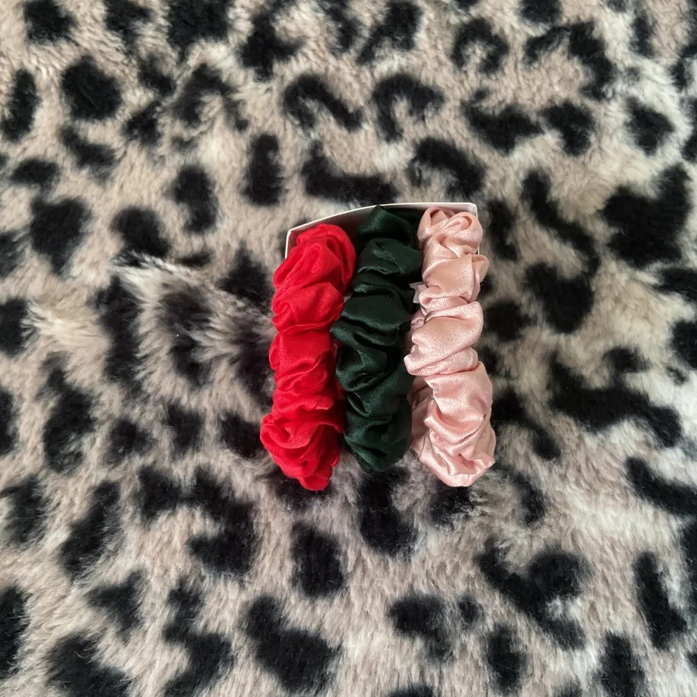 Teleties Silk Scrunchies 3pcs - Picture 4 of 6